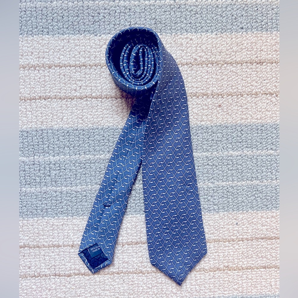 Like new- Vineyard Vines Hockey stick boys tie